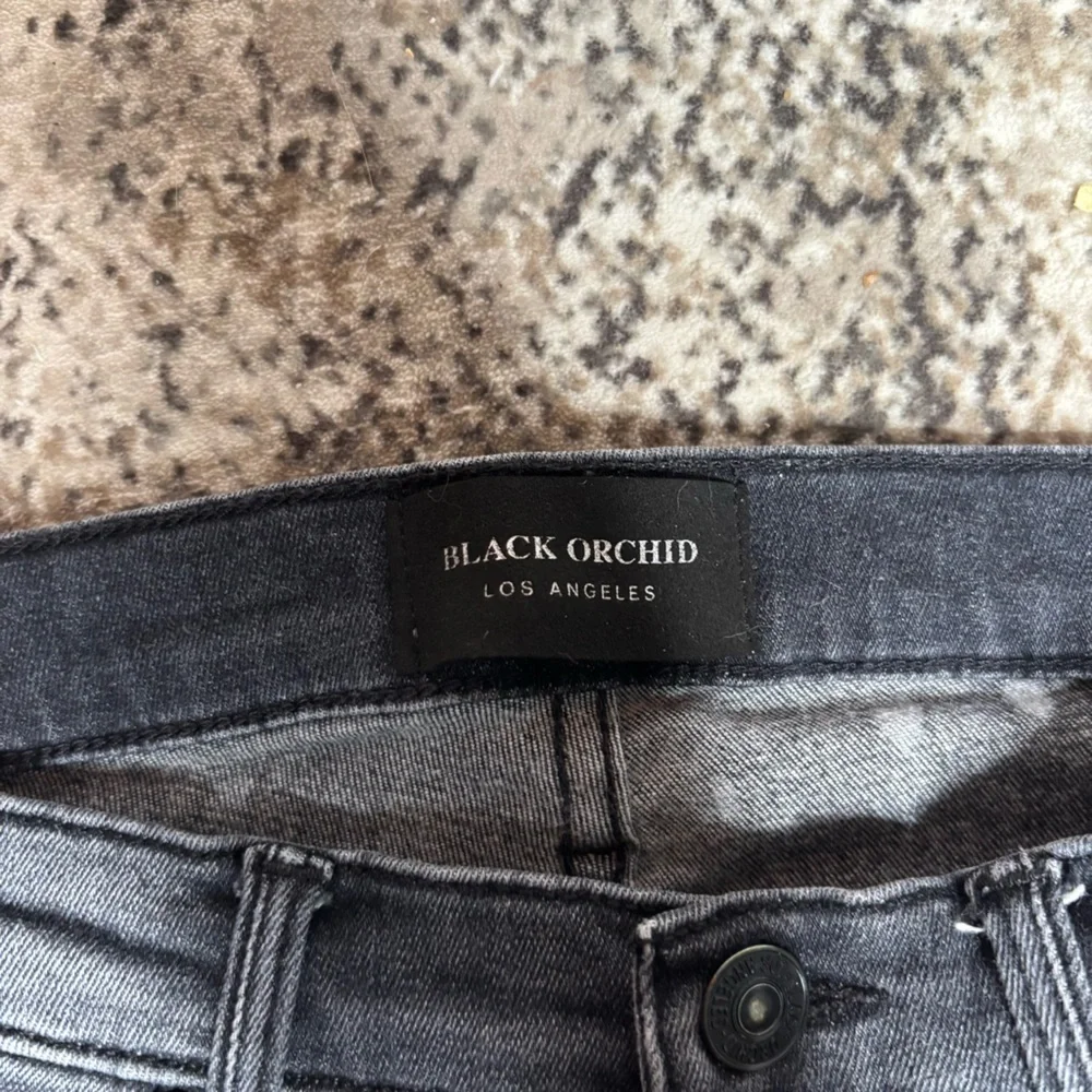 Black Orchid Noah Ankle Fray Dark Wash Bleached Distressed Skinny Jeans Size 24